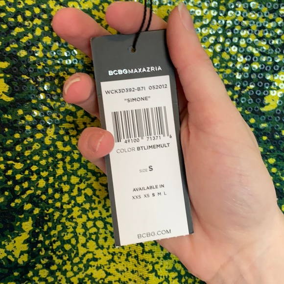 NWT BCBG MaxAzria green snakeskin sequin miniskirt - Picture 4 of 6